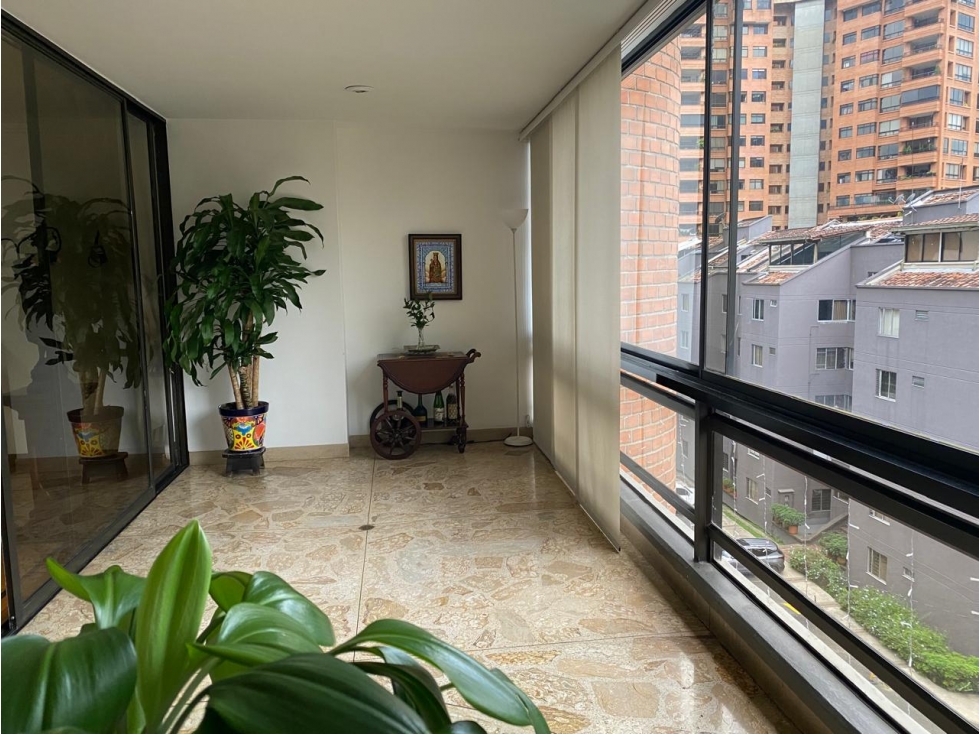 AMPLIO E ILUMINADO APARTAMENTO EN VENTA EN EL POBLADO — foto 4