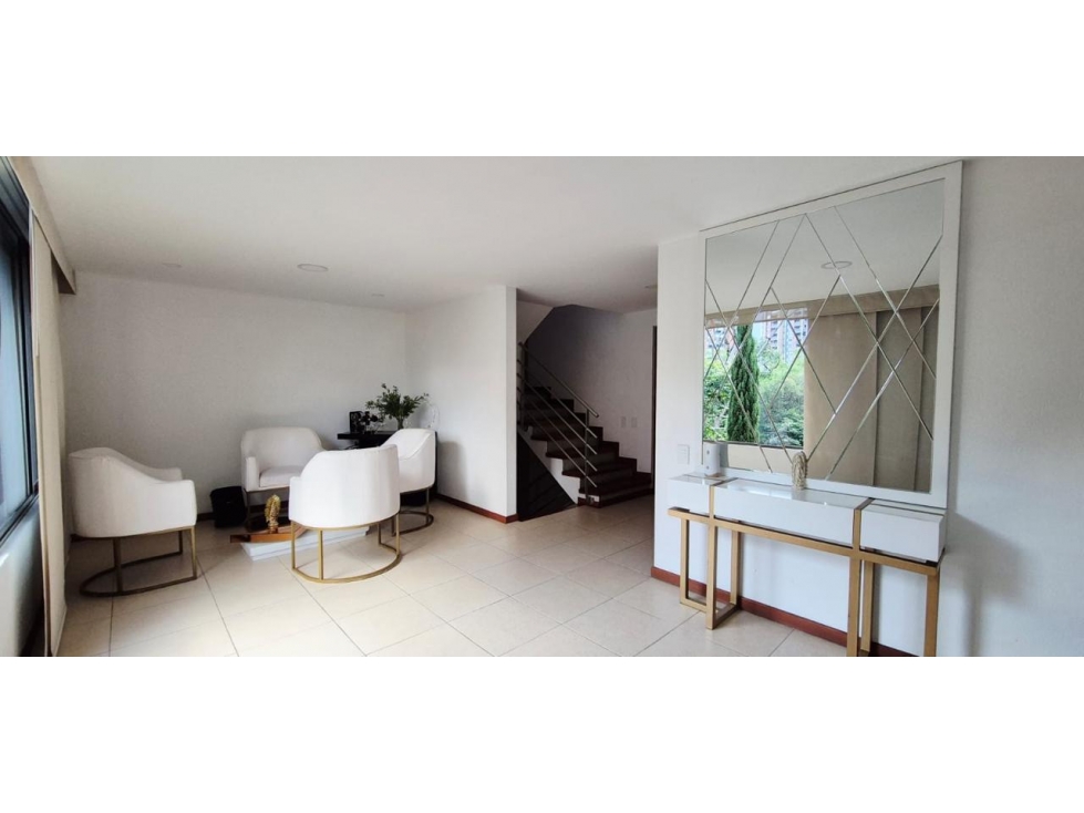 CASA CON POSIBILIDAD DE AMPLICION, EN LOMA EL ESMERALDAL ENVIGADO