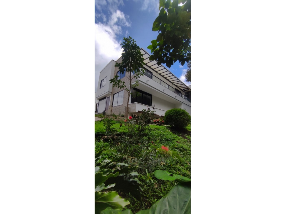 CASA EN UNIDAD CERRADA EN LLANOGRANDE