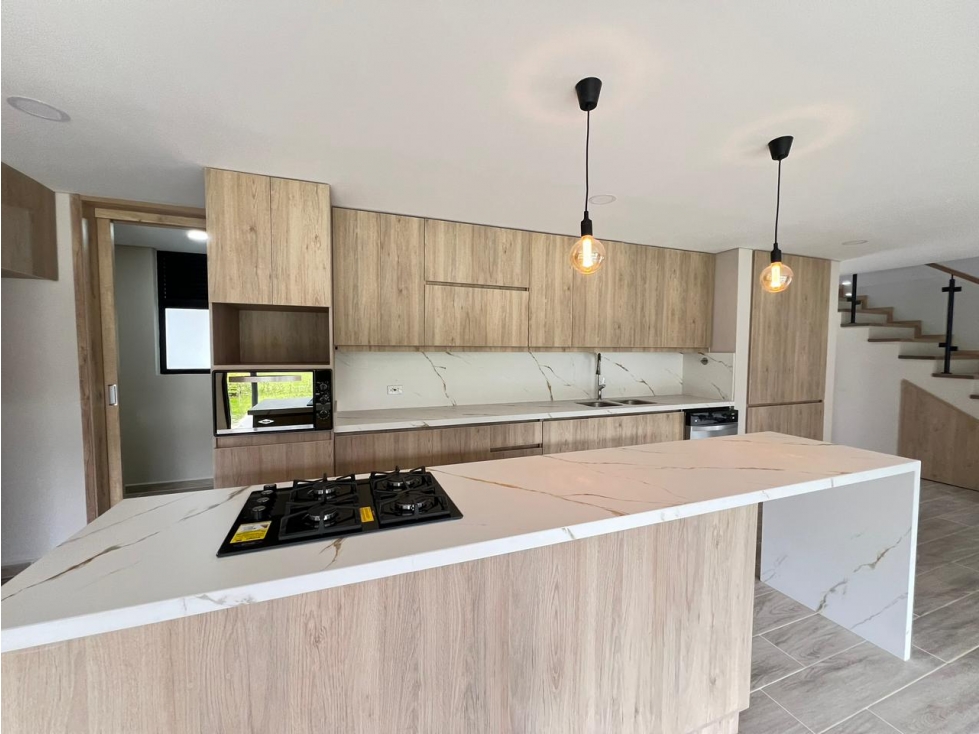 VENTA DE CASA ESQUINERA EN UNIDAD CERRADA DEL RETIRO — foto 2