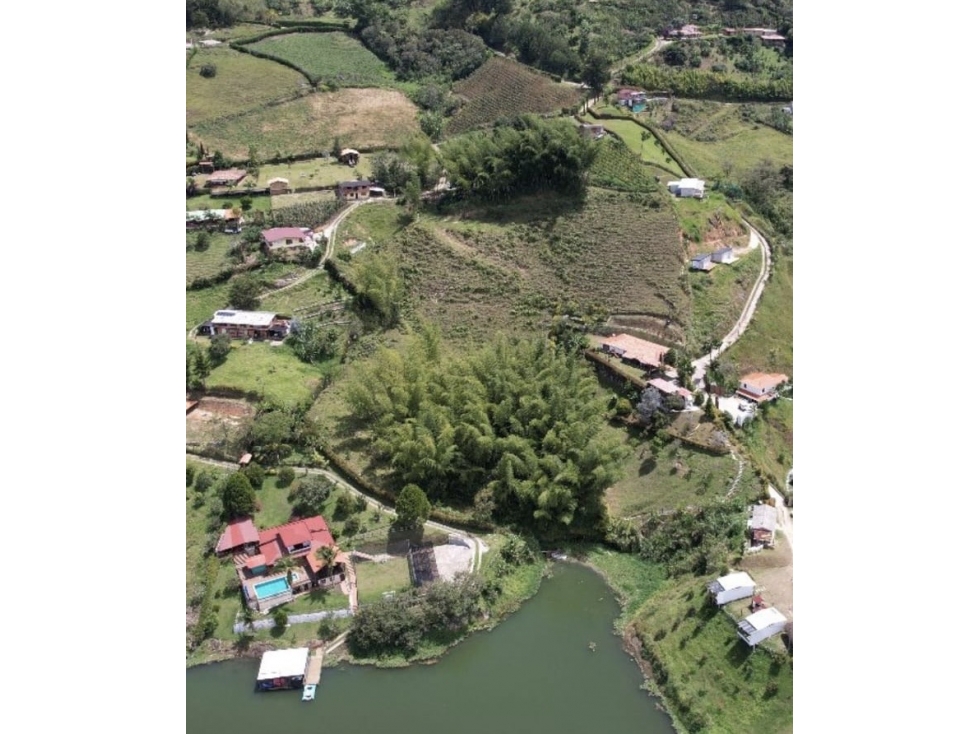 Lote con acceso al Embalse en Guatapé