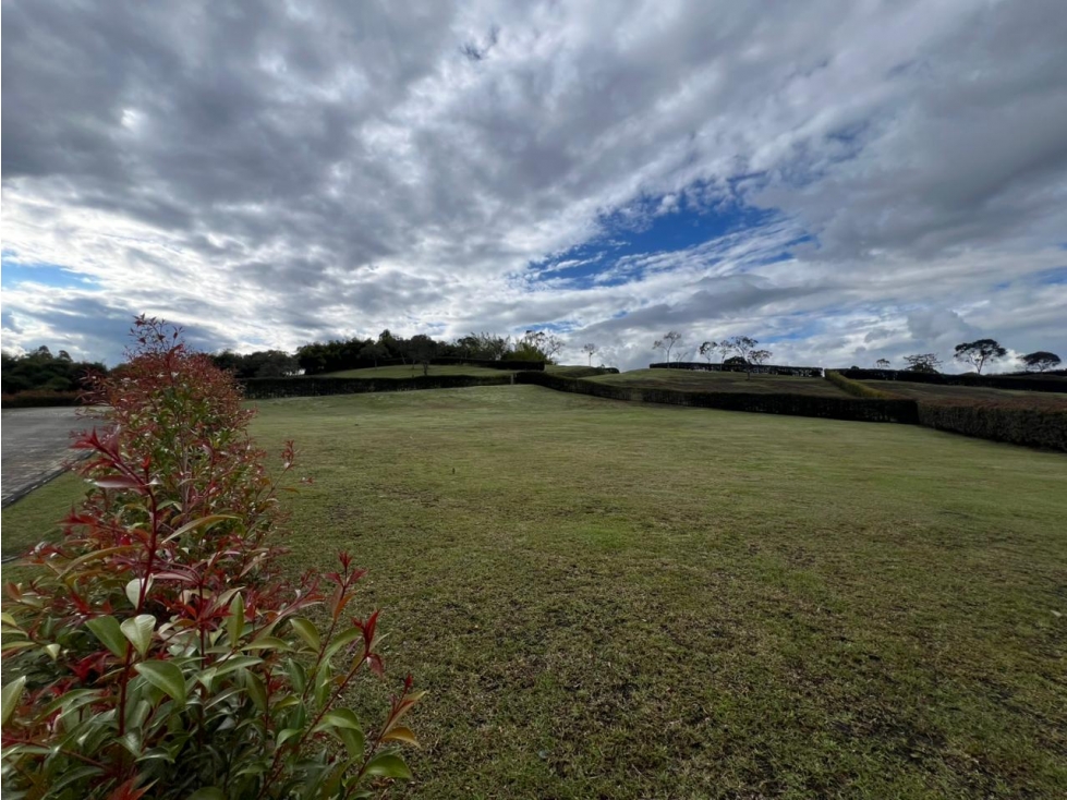 LOTE EN PARCELACIÓN CERCA AL CLUB DE LLANOGRANDE