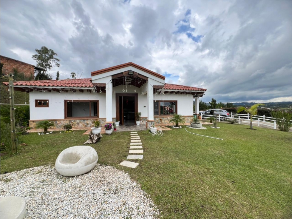 VENTA DE CASA CAMPESTRE ESTILO COLONIAL AUTOPISTA MEDELLÍN BOGOTÁ