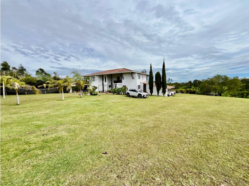 FINCA EN EL CARMEN DE VIBORAL USO MIXTO