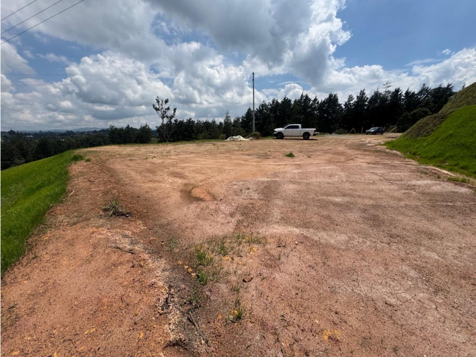 Lote Independiente Sector Aeropuerto con vista y bosque