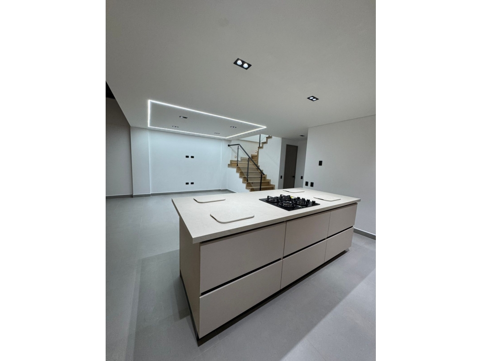 CASA EN UNIDAD CERRADA EN LLANOGRANDE