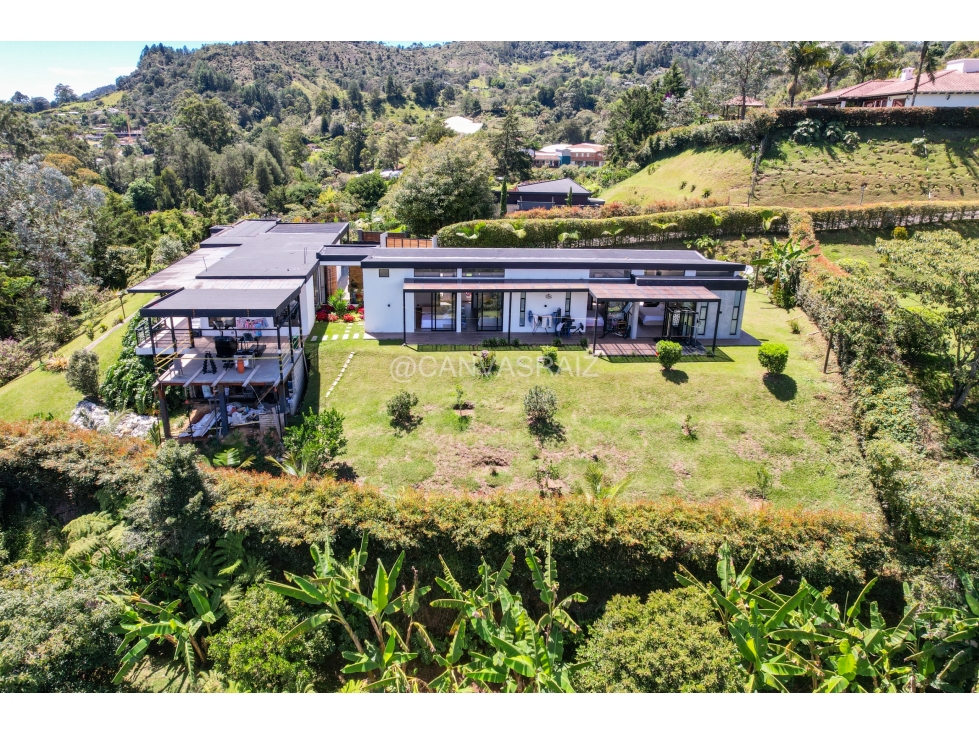 CASA CAMPESTRE EN PARCELACIÓN LLANOGRANDE, EL RETIRO