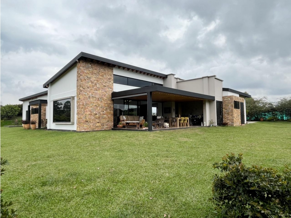 Venta de Casa Campestre en Parcelación Llanogrande