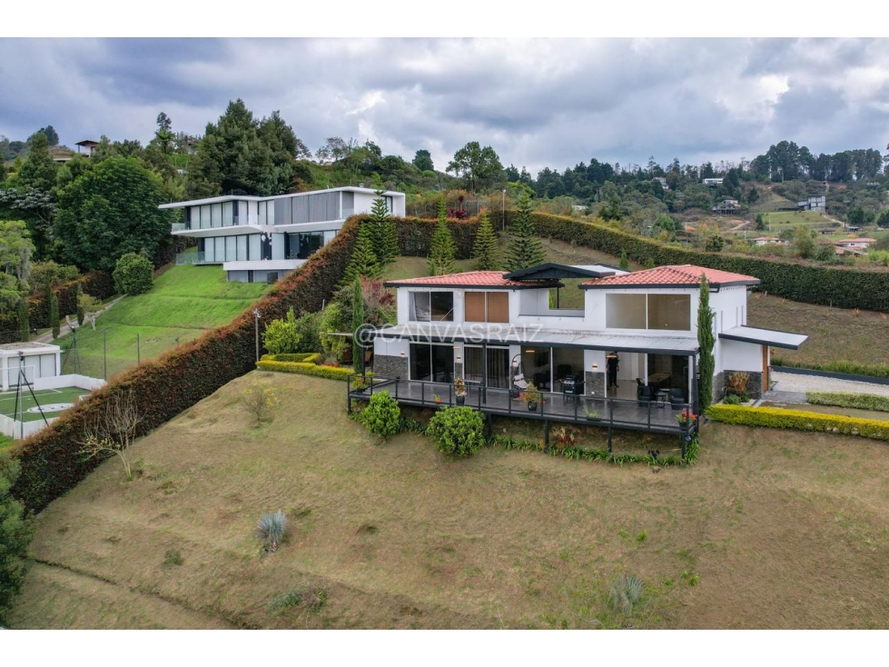 Venta de Casa Campestre en Condominio Sector Aeropuerto - 1