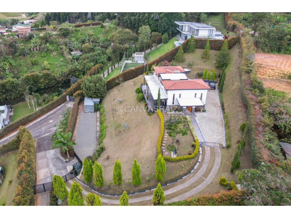 Venta de Casa Campestre en Condominio Sector Aeropuerto - 2