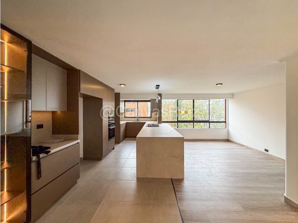 EN VENTA APARTAMENTO REMODELADO EN EL POBLADO — foto 2