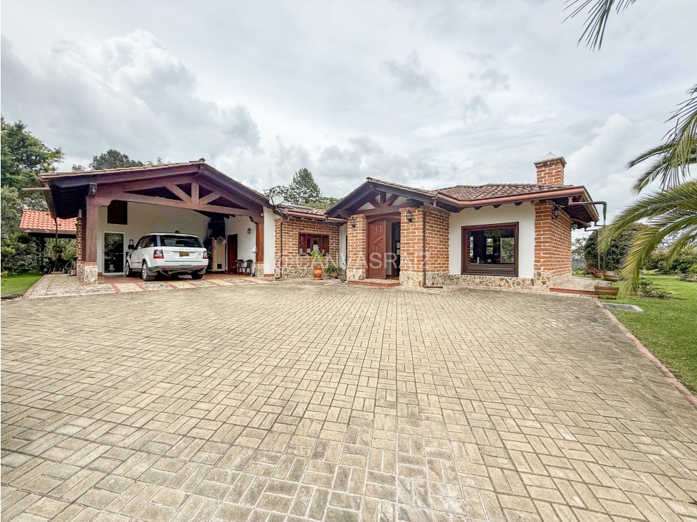 VENTA DE CASA ESTILO ESPAÑOL EL ESCOBERO