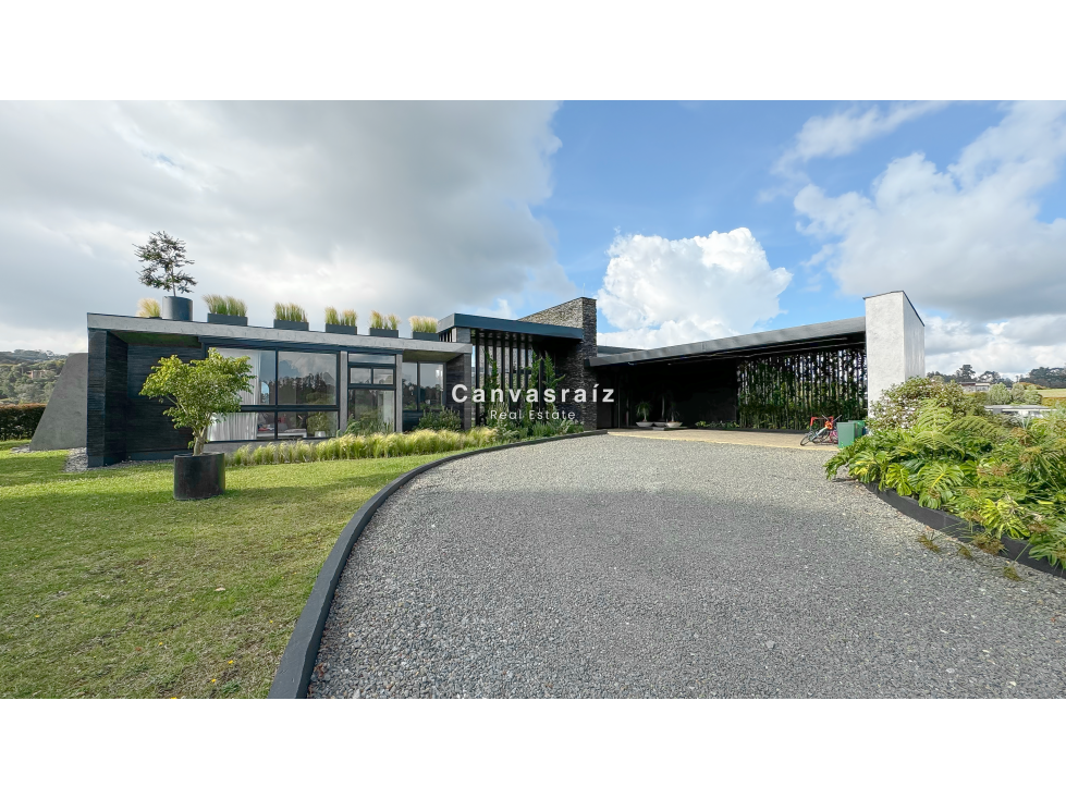 Venta de Casa Campestre en Unidad Cerrada Envigado