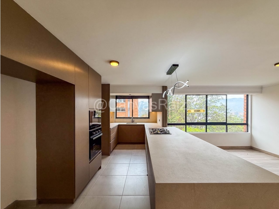 EN VENTA APARTAMENTO REMODELADO EN EL POBLADO — foto 4