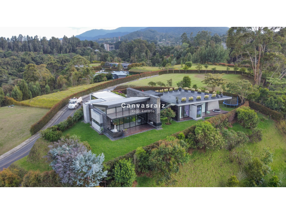 Venta de Casa Campestre en Unidad Cerrada Envigado — foto 2