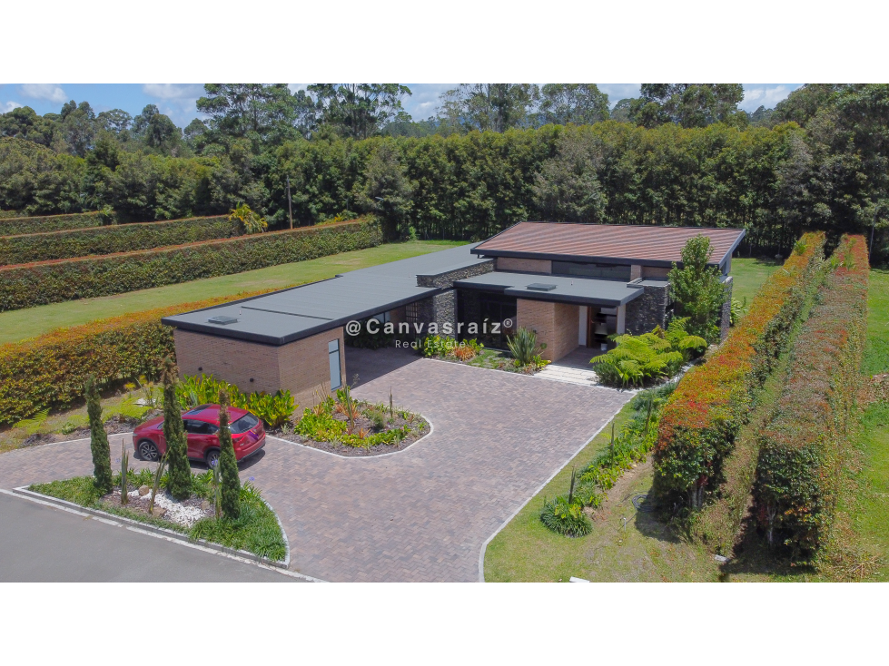 Venta de Casa Campestre en Condominio Llanogrande