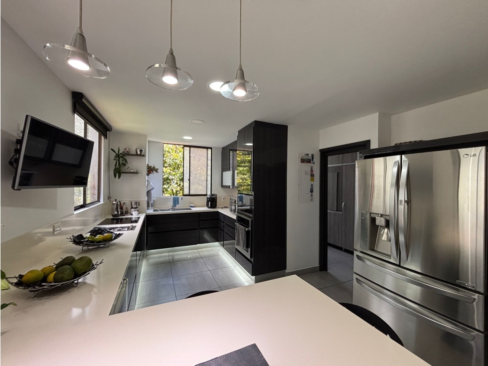 Venta de Apartamento Remodelado El Poblado, Sector el Tesoro — foto 3
