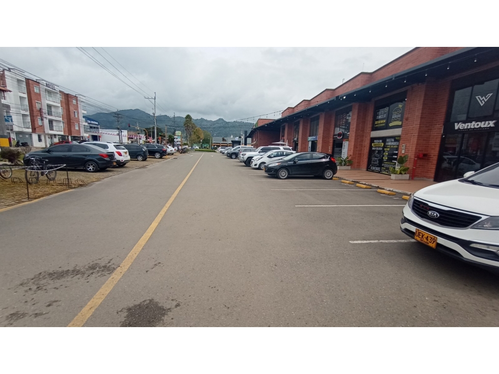 Venta de Locales Comerciales Mall La Ceja - 2