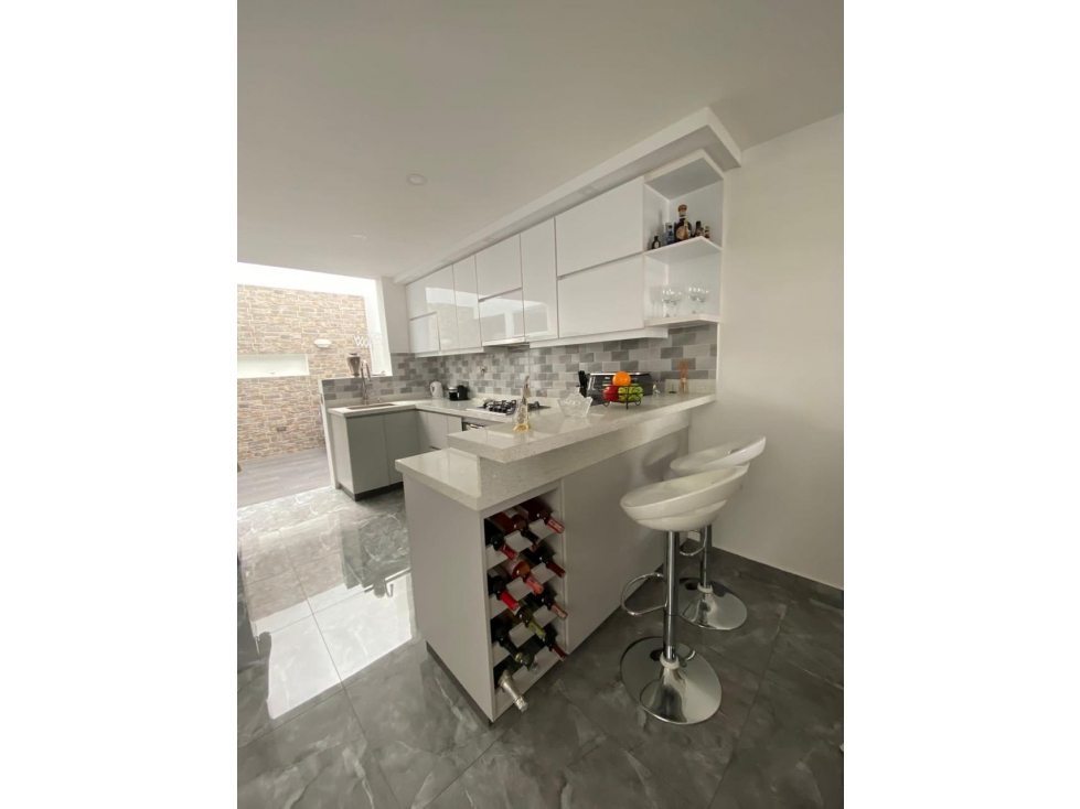SE VENDE CASA EN UNIDAD CERRADA EN LA CEJA — foto 2