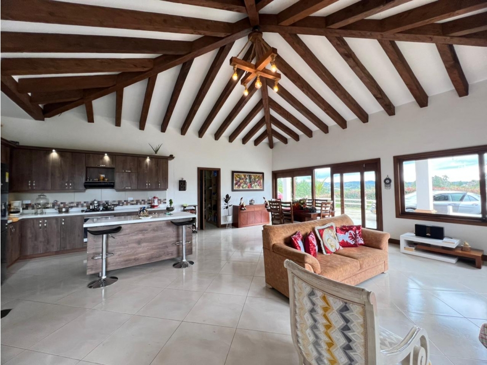 VENTA DE CASA CAMPESTRE ESTILO COLONIAL AUTOPISTA MEDELLÍN BOGOTÁ — foto 2