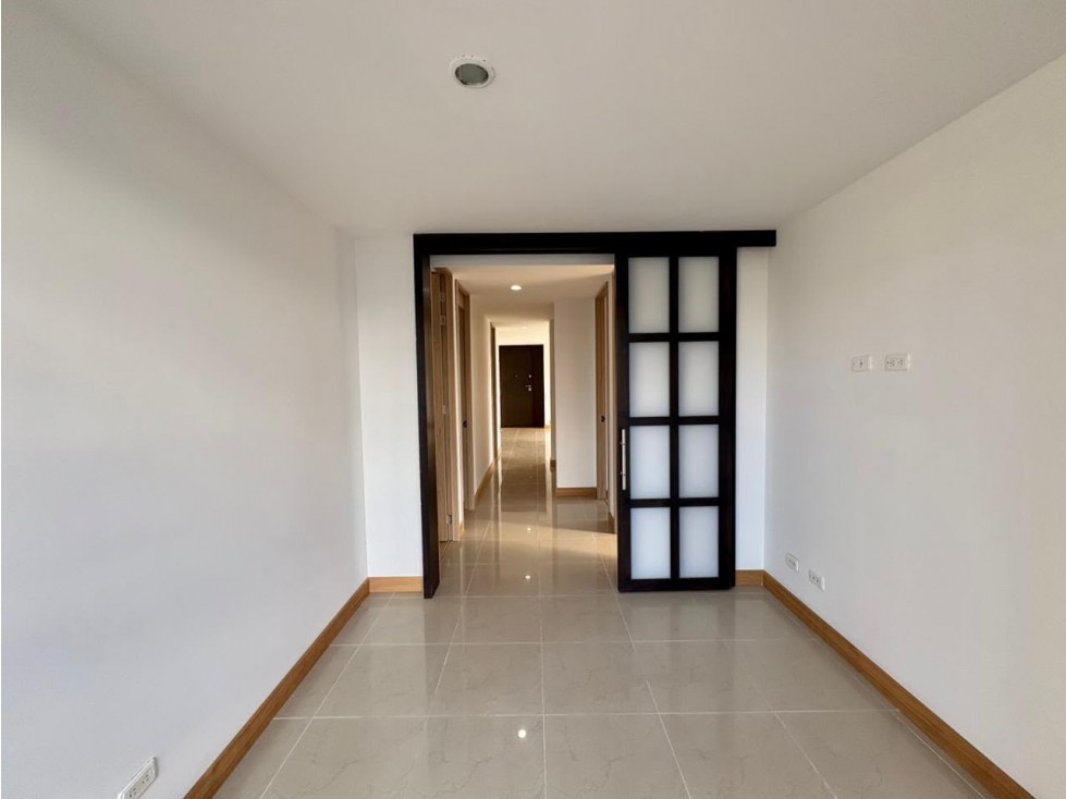 VENTA DE APARTAMENTO REMODELADO EN EL POBLADO — foto 5