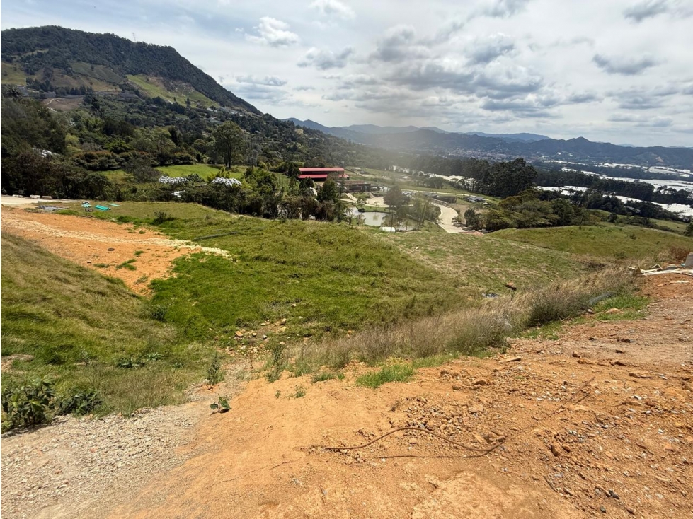 VENTA DE LOTE EN UNIDAD CERRADA LA CEJA - 2