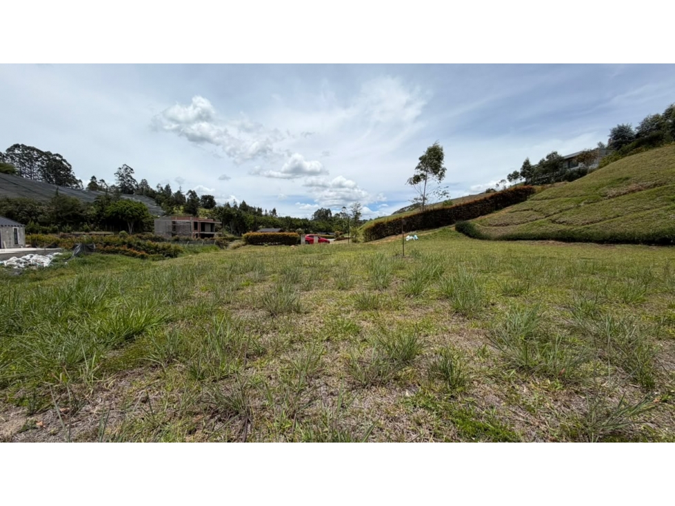 EN VENTA LOTE ÚNICO EN RIONEGRO CON LAGO Y VISTA — foto 2