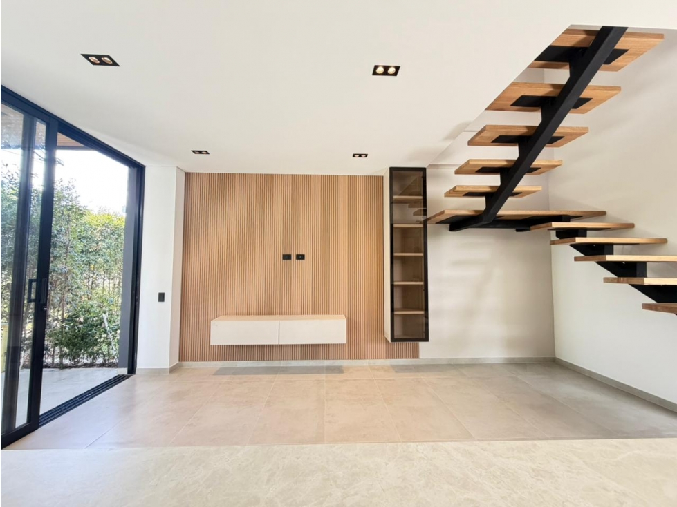 CASA EN UNIDAD CERRADA SECTOR BARRO BLANCO-LLANOGRANDE — foto 2