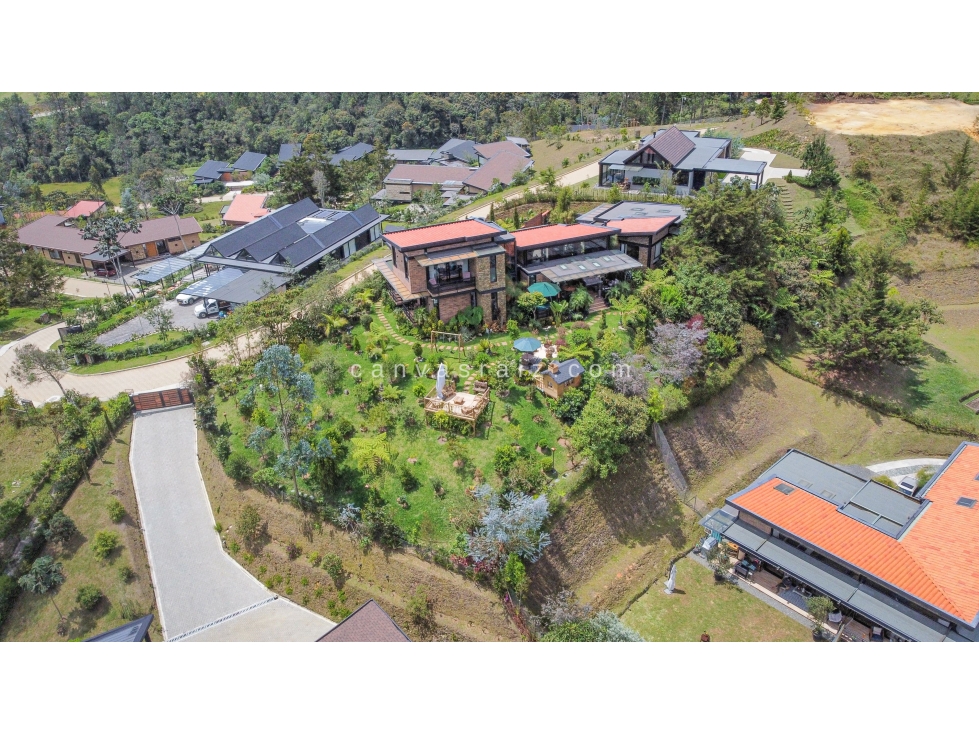 Venta de Casa Campestre en Parcelación El Retiro - 1