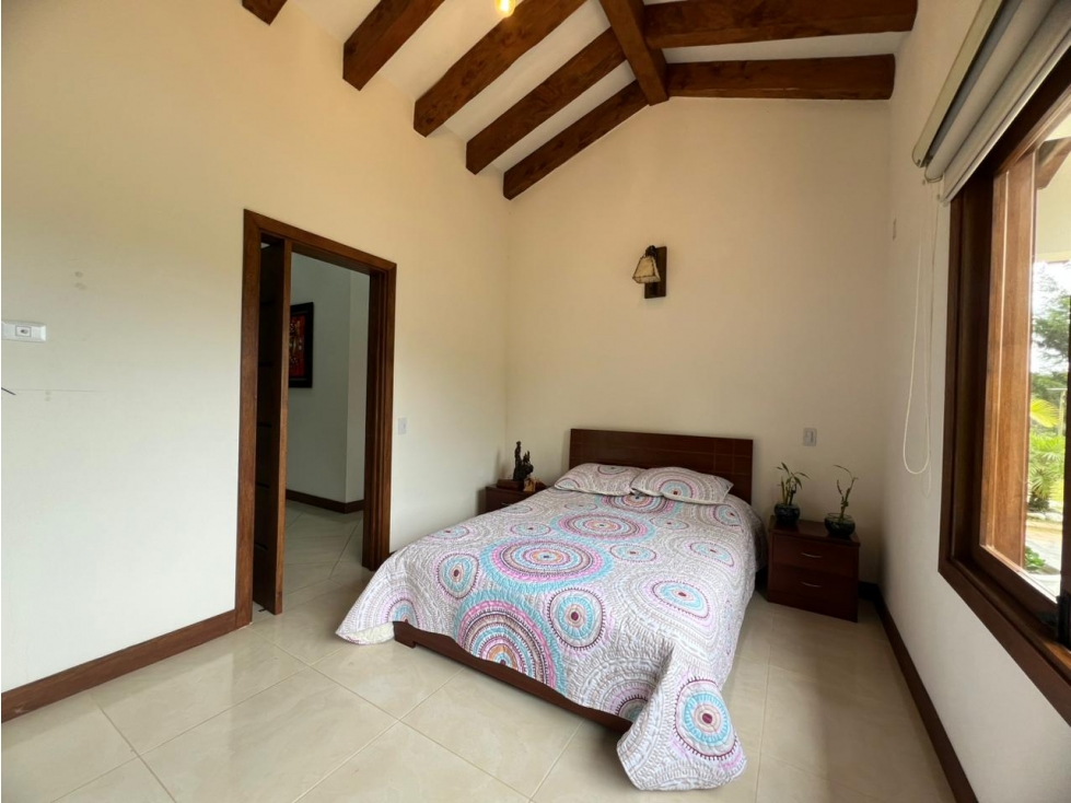 VENTA DE CASA CAMPESTRE ESTILO COLONIAL AUTOPISTA MEDELLÍN BOGOTÁ — foto 3