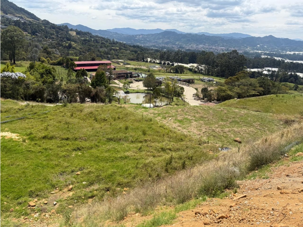 VENTA DE LOTE EN UNIDAD CERRADA LA CEJA - 3