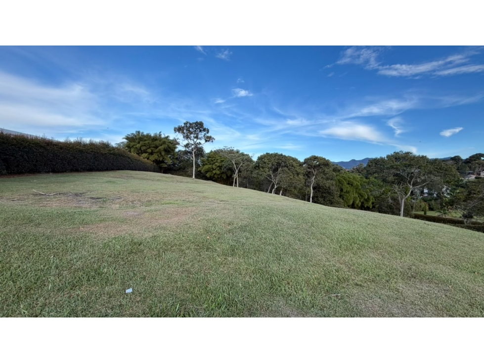 EN VENTA - LOTE EN PARCELACIÓN DETRÁS DEL CLUB DE LLANOGRANDE — foto 2
