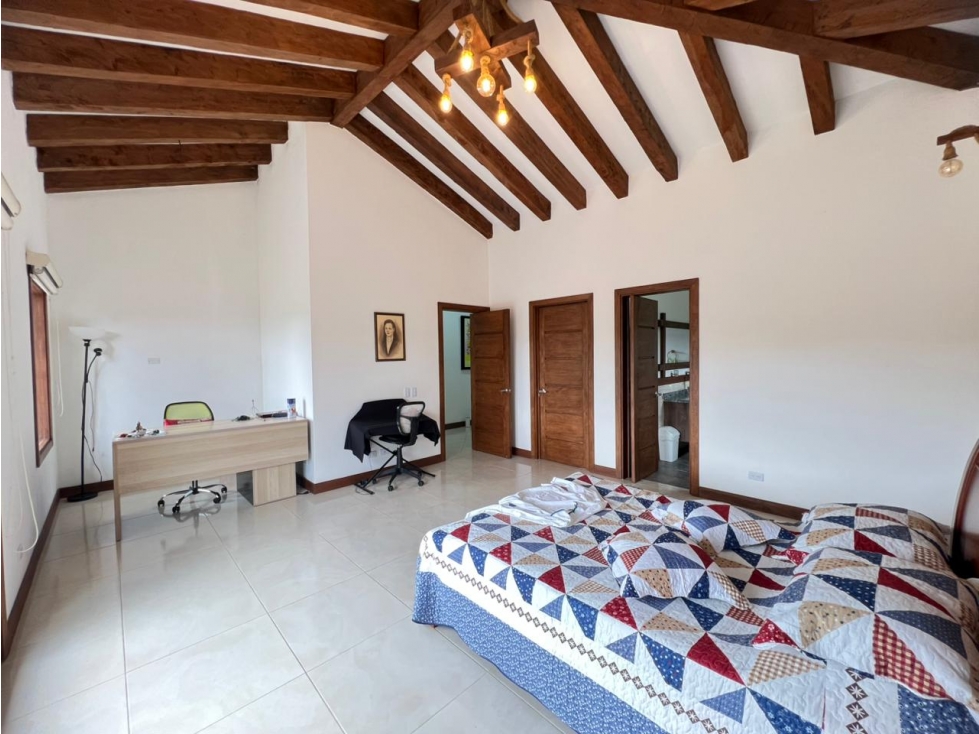 VENTA DE CASA CAMPESTRE ESTILO COLONIAL AUTOPISTA MEDELLÍN BOGOTÁ — foto 4