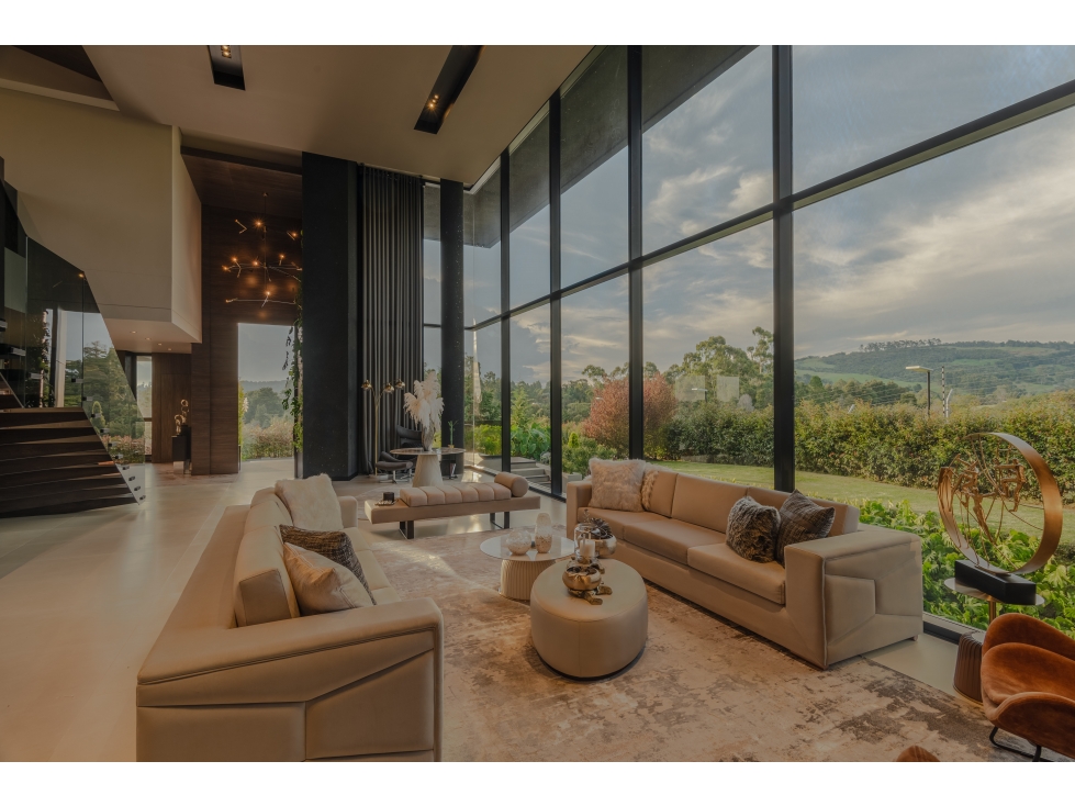 VENTA CASA DE LUJO SECTOR ALTO DE PALMAS — foto 4