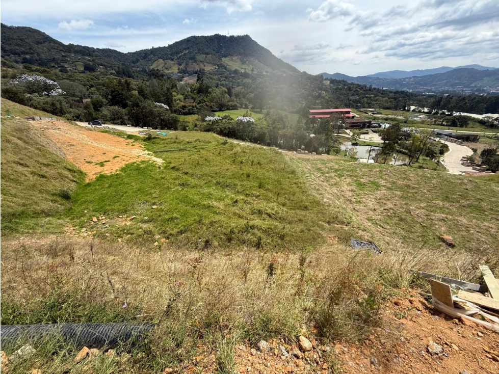 VENTA DE LOTE EN UNIDAD CERRADA LA CEJA - 4