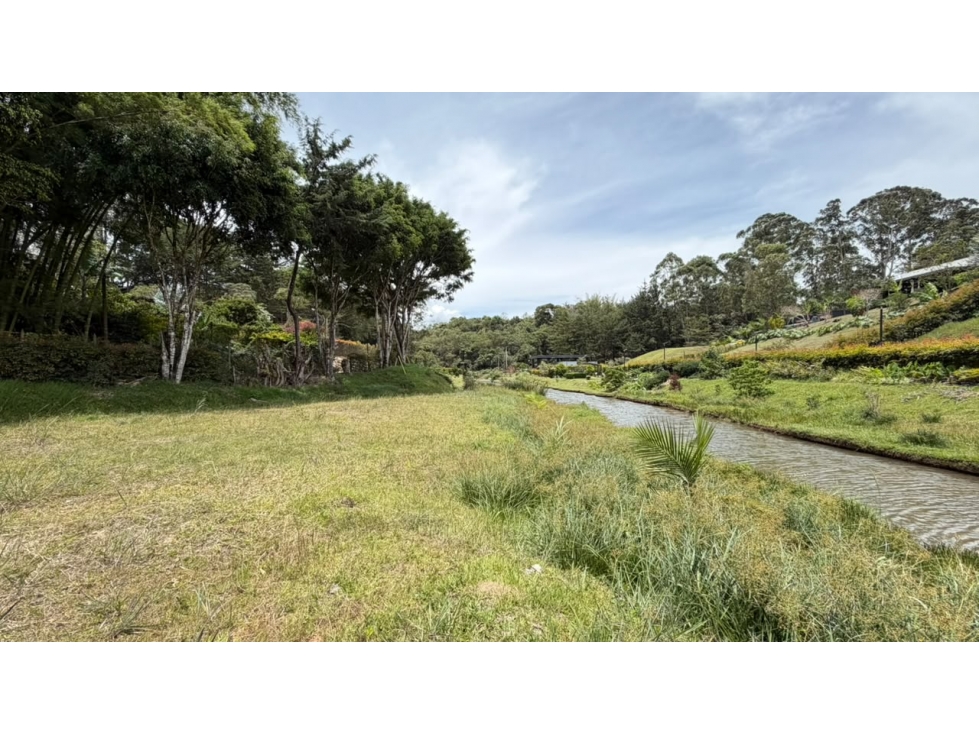 VENTA DE LOTE EN RIONEGRO CON LAGO Y VISTA