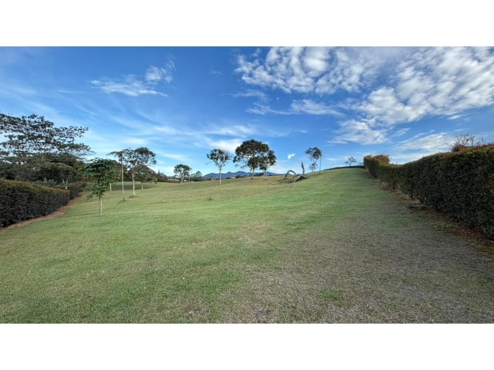 EN VENTA - LOTE EN PARCELACIÓN DETRÁS DEL CLUB DE LLANOGRANDE