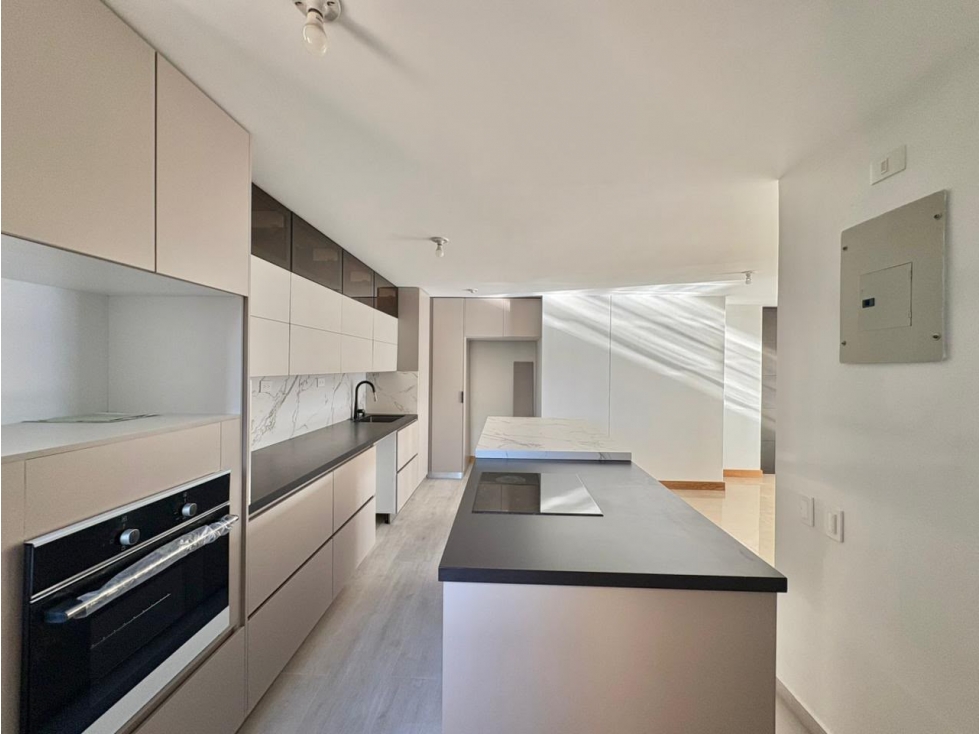 VENTA DE APARTAMENTO REMODELADO EN EL POBLADO — foto 2