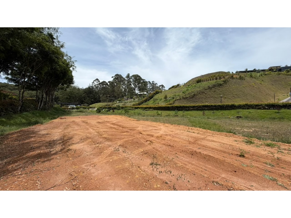 VENTA DE LOTE EN RIONEGRO CON LAGO Y VISTA — foto 2