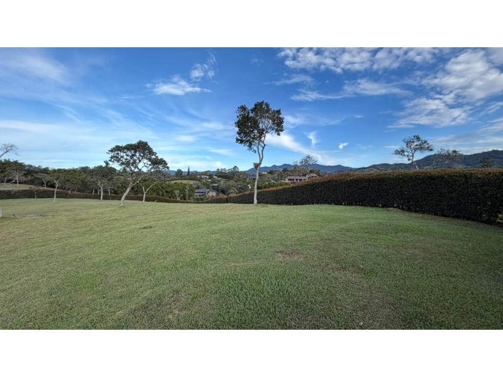 EN VENTA - LOTE EN PARCELACIÓN DETRÁS DEL CLUB DE LLANOGRANDE — foto 3