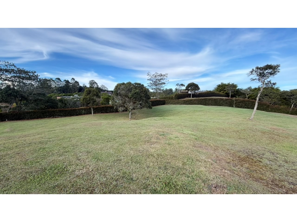 EN VENTA - LOTE CON VISTA EN PARCELACIÓN DETRÁS DEL CLUB LLANOGRANDE — foto 2
