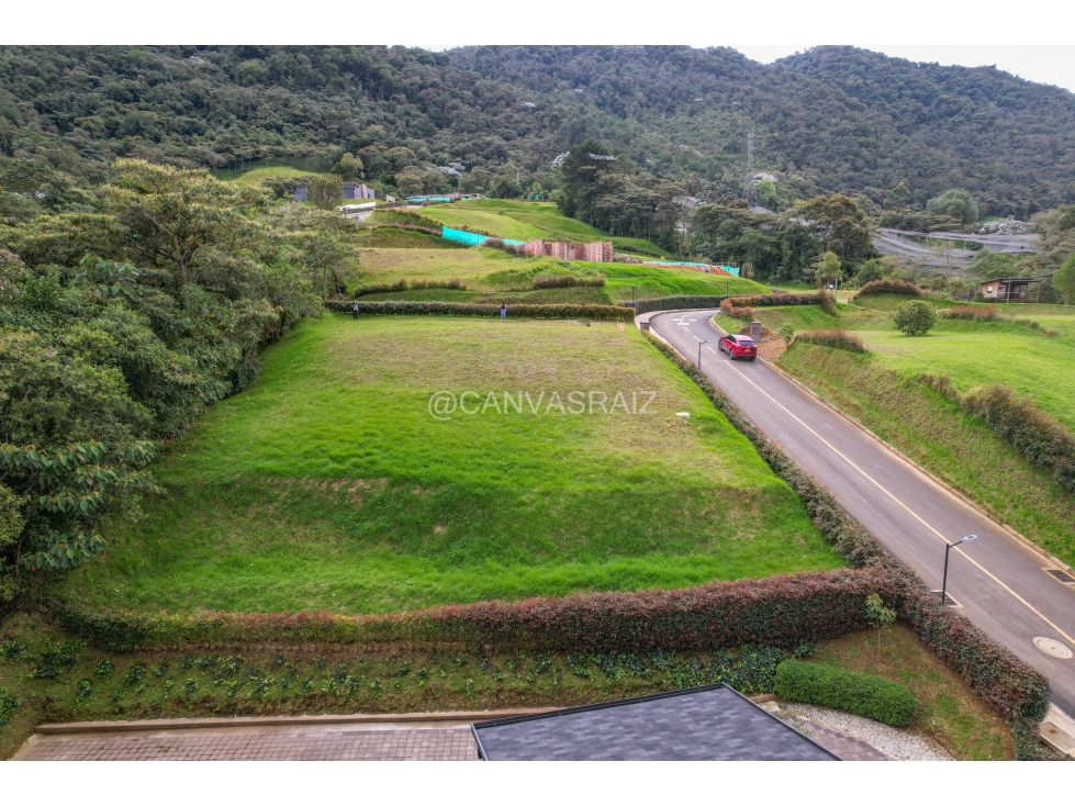 LOTE EN UNIDAD CERRADA EN LA CEJA