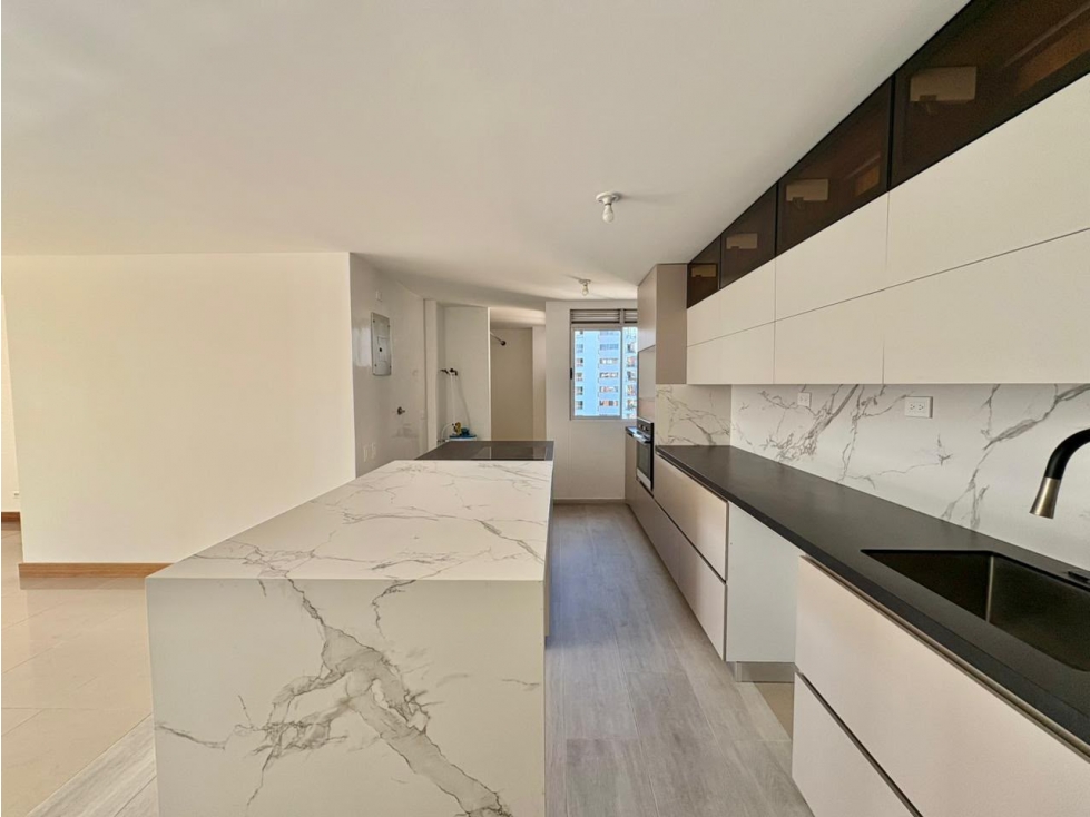 VENTA DE APARTAMENTO REMODELADO EN EL POBLADO — foto 3