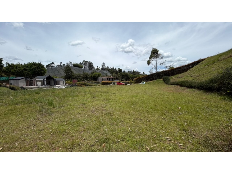 EN VENTA LOTE ÚNICO EN RIONEGRO CON LAGO Y VISTA — foto 5