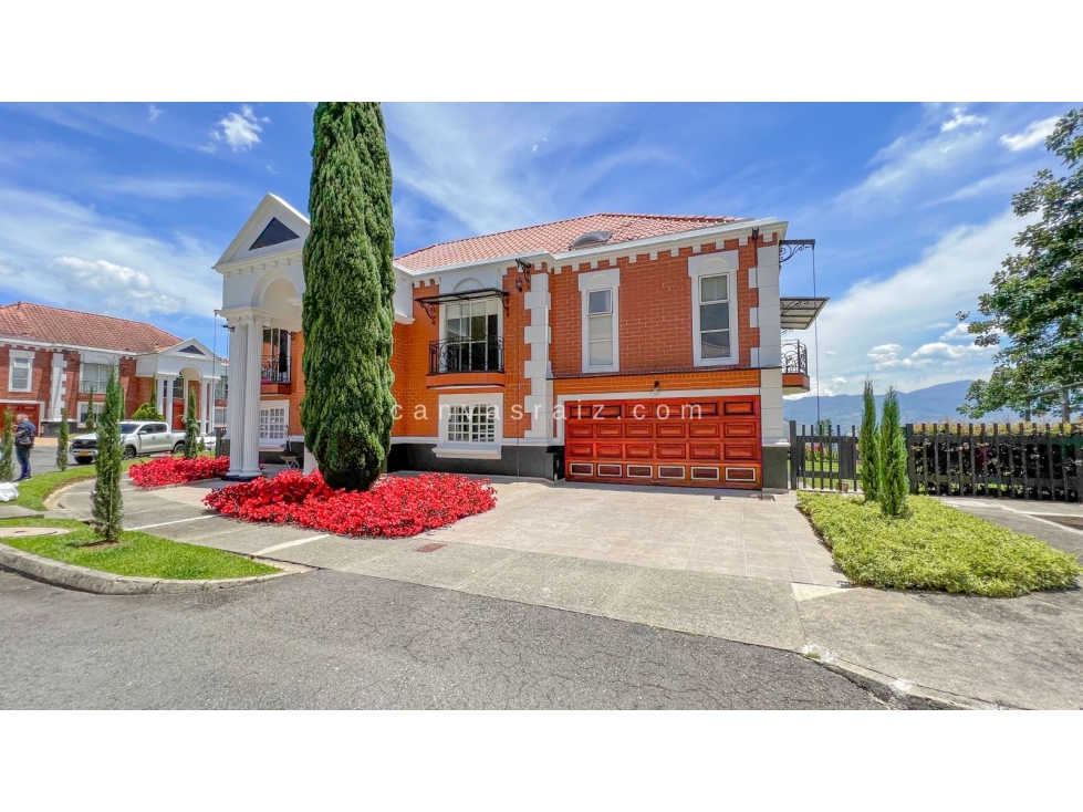 Venta de Casa en El Poblado Loma del Tesoro