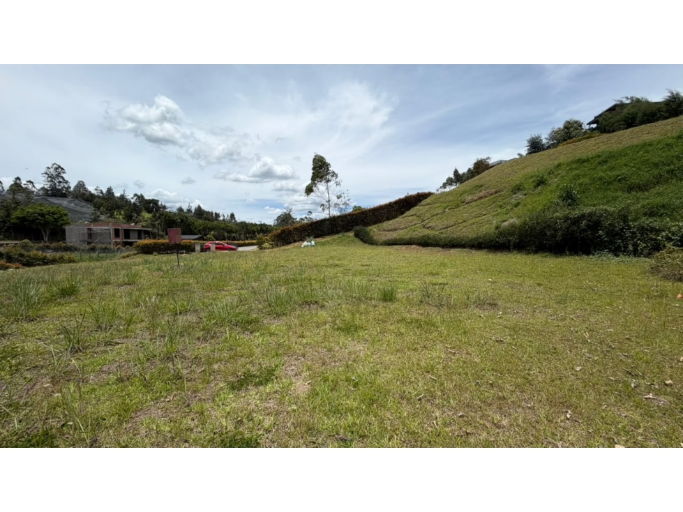 EN VENTA LOTE ÚNICO EN RIONEGRO CON LAGO Y VISTA — foto 3