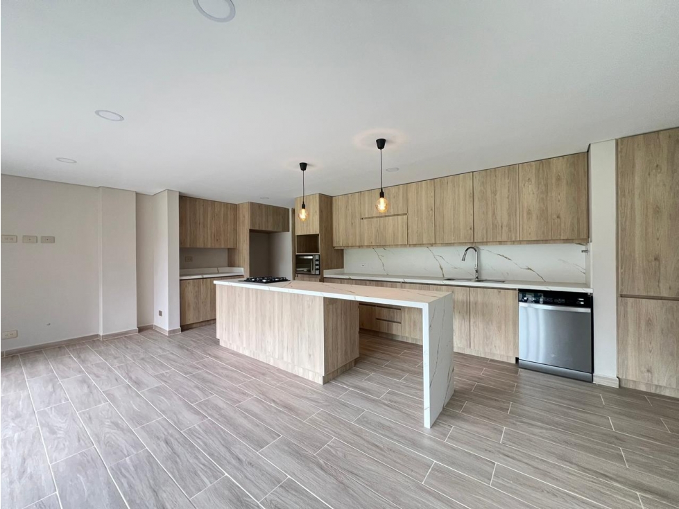 VENTA DE CASA ESQUINERA EN UNIDAD CERRADA DEL RETIRO — foto 4