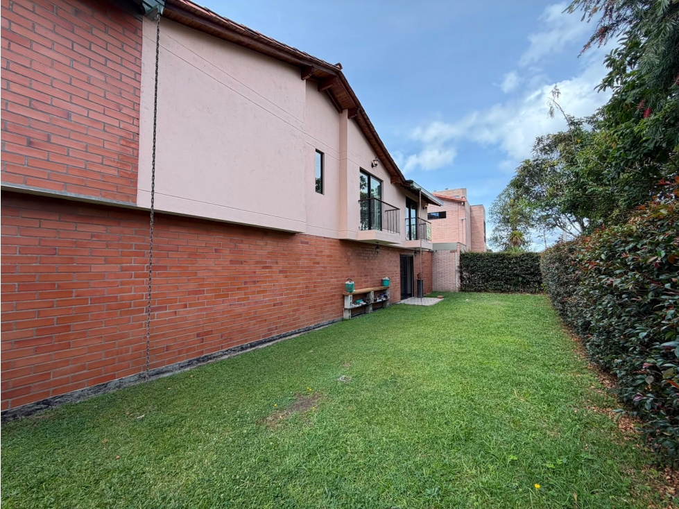EN VENTA CASA ESQUINERA CON ZONA VERDE PRIVADA EN LLANOGRANDE — foto 5