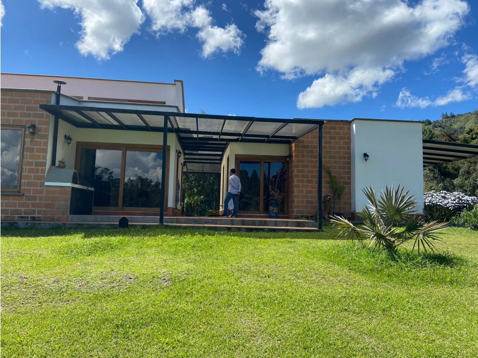 Venta Casa Campestre con dos casas en Guarne sector La Clarita — foto 4
