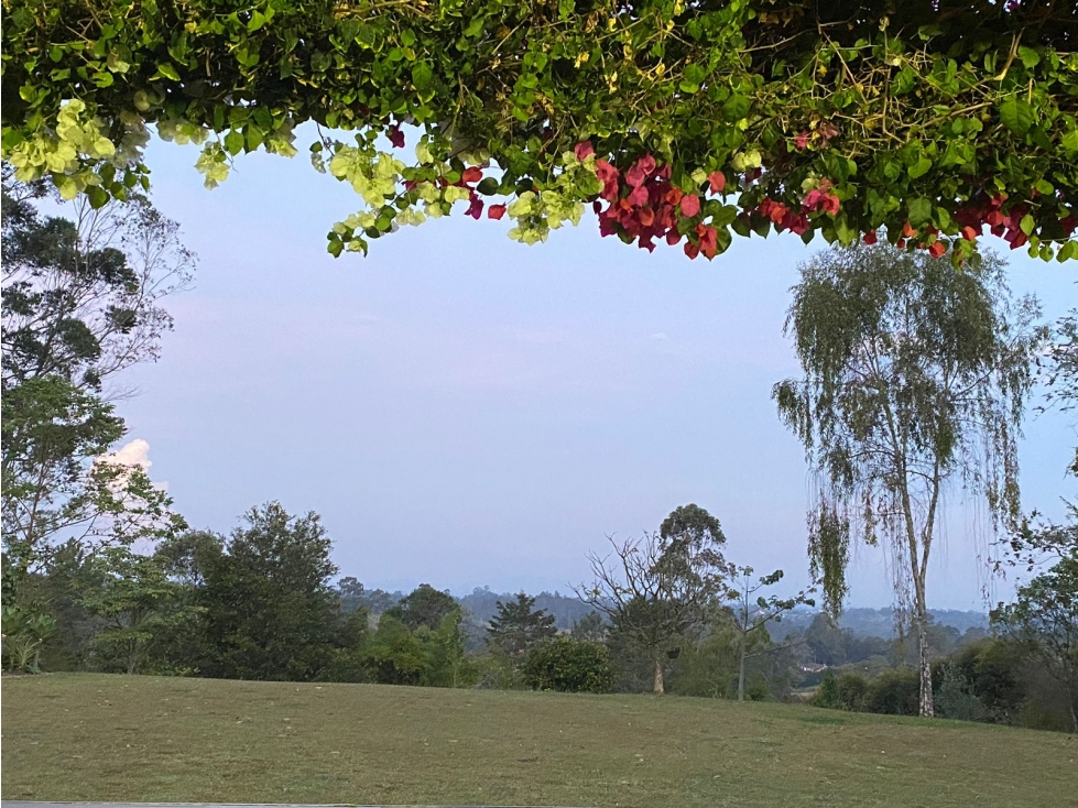 Hermosa Casa Campestre Con Arboles Frutales y Vista Abierta a Rionegro
